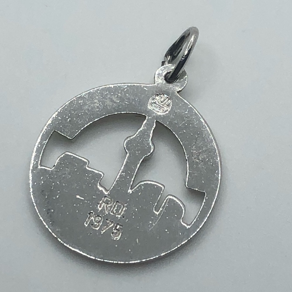 VTG Sterling Silver Toronto Cityscape Skyline CN Tower Pendant Charm 1” - Picture 2 of 4